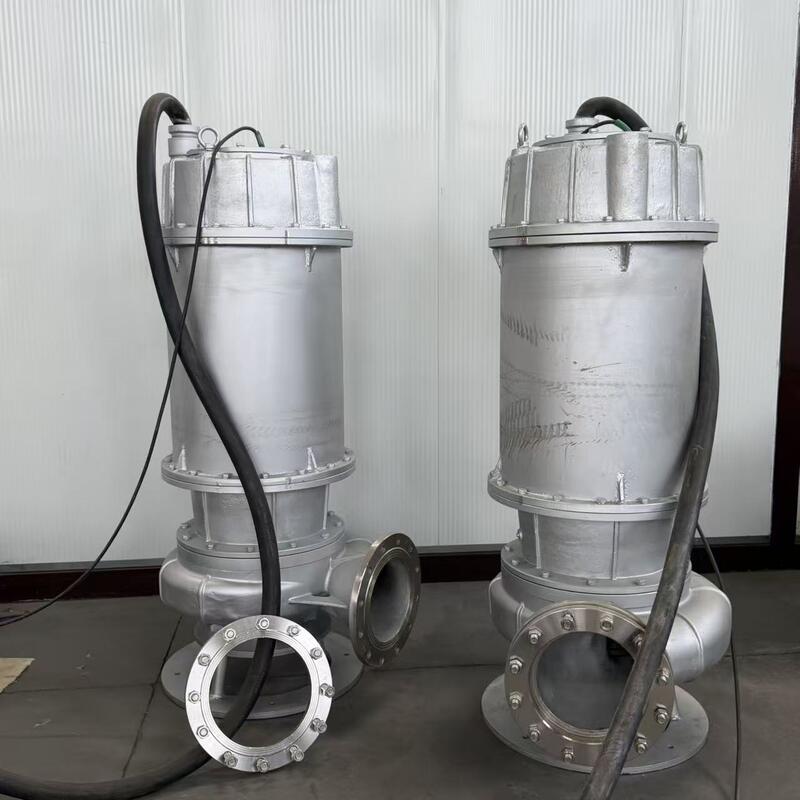 Pompa sommergibile per acque cariche in acciaio inox con portata di 80 m³/h e prevalenza di 10 m per il drenaggio delle acque reflue